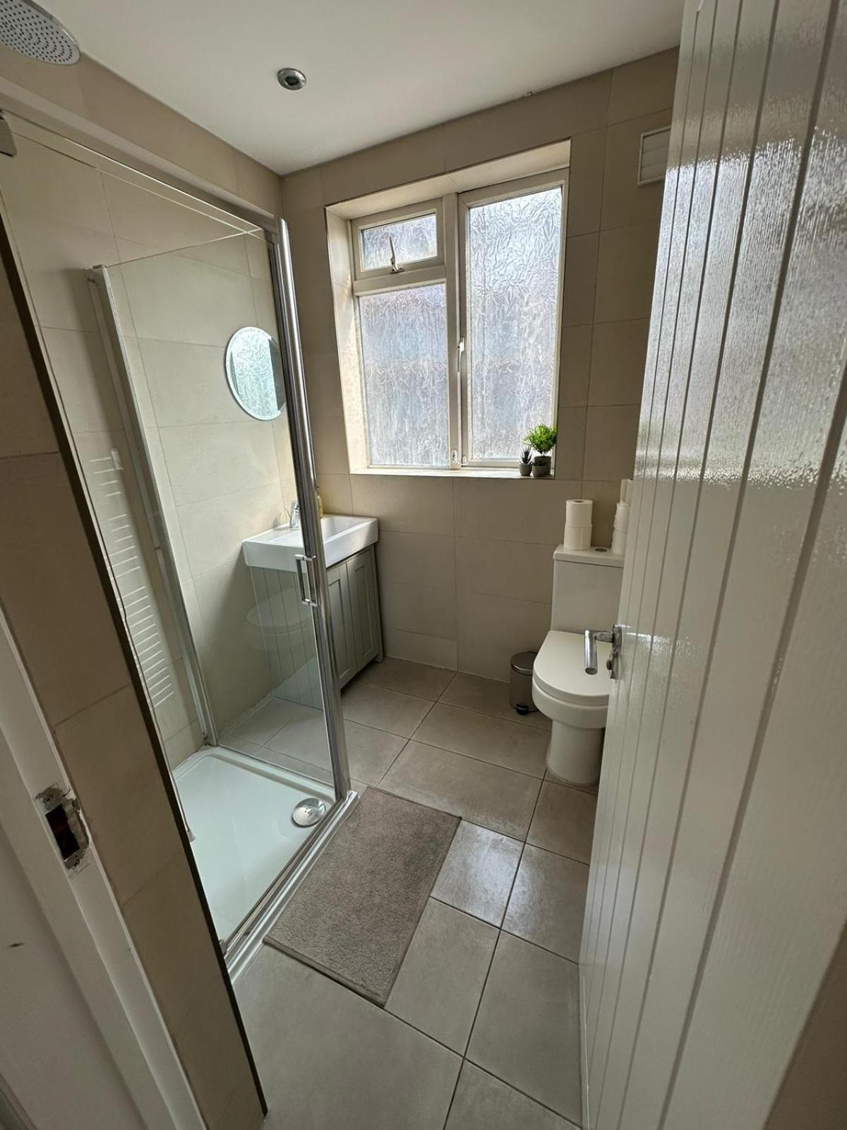 Central & Cozy 3Br Apt - High Chair - Free Parking Лондон Экстерьер фото