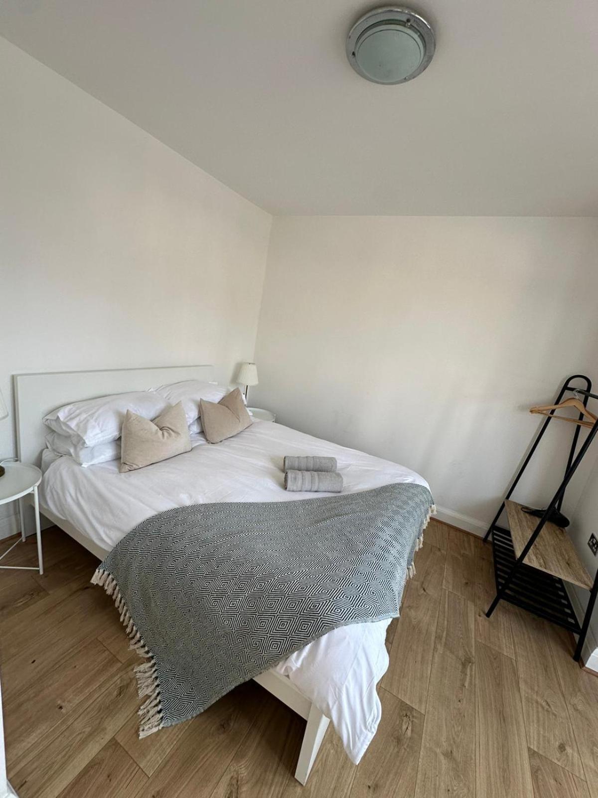 Central & Cozy 3Br Apt - High Chair - Free Parking Лондон Экстерьер фото