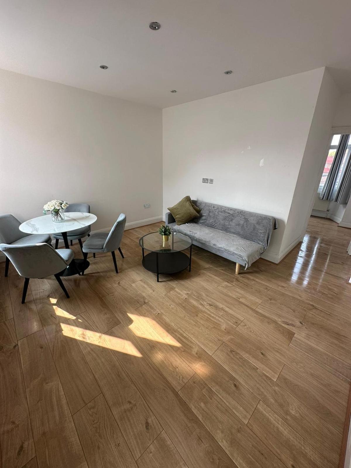 Central & Cozy 3Br Apt - High Chair - Free Parking Лондон Экстерьер фото